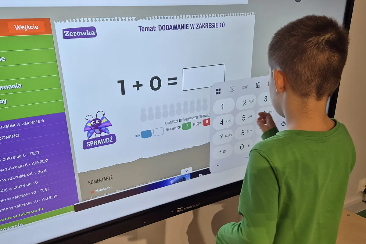  Dziecko przy tablicy