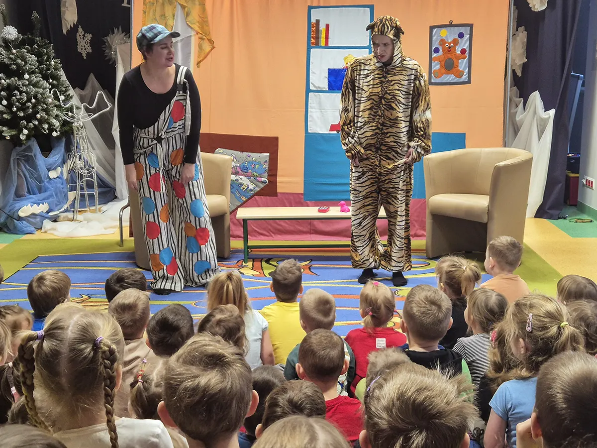  Dzieci i osoby dorosłe w...